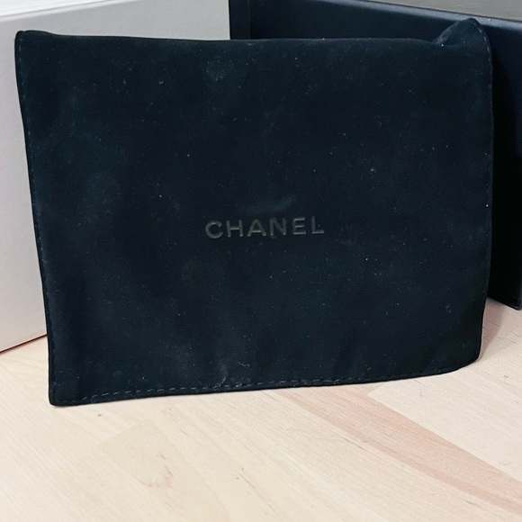 CHANEL Caviar Quilted Small Boy Flap Wallet - Picture 9 of 9